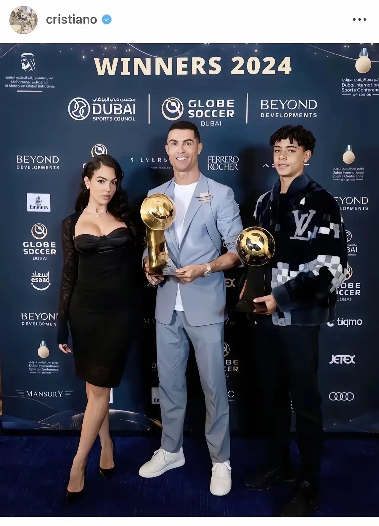 C罗今日表现抢眼,阿贾克斯整场无解,教练赛后亲自拥抱的简单介绍 C罗今日表现抢眼,阿贾克斯整场无解,教练赛后亲自拥抱的简单介绍