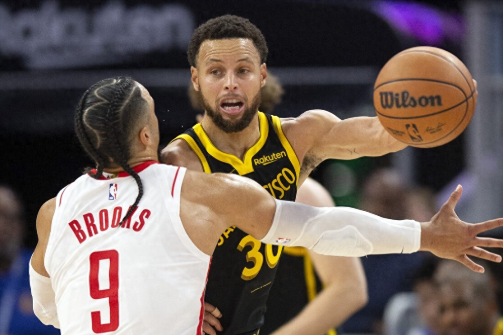 库里迎来十二赛季高光表现，FPX球迷沸腾！