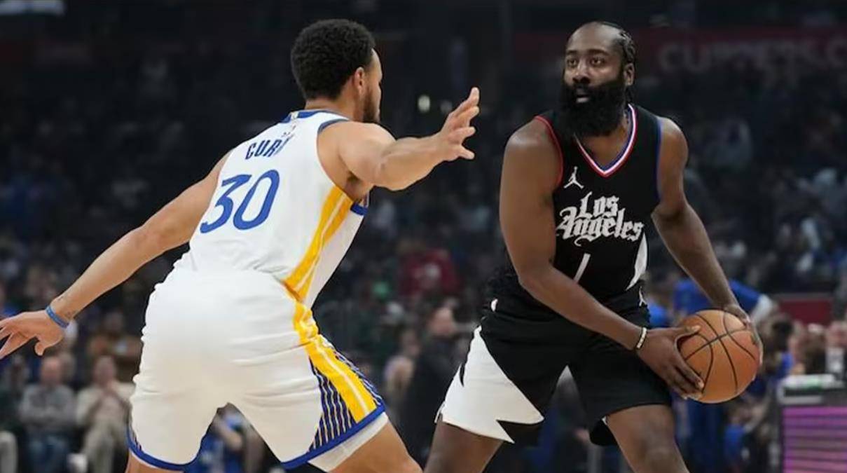  库里回归赛场，回归赛场首场状态亮眼，快船观众沸腾！