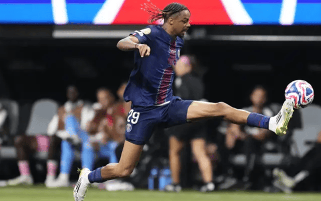  西亚卡姆在巴黎圣日耳曼比赛中挺进下一轮，连败引发热议！