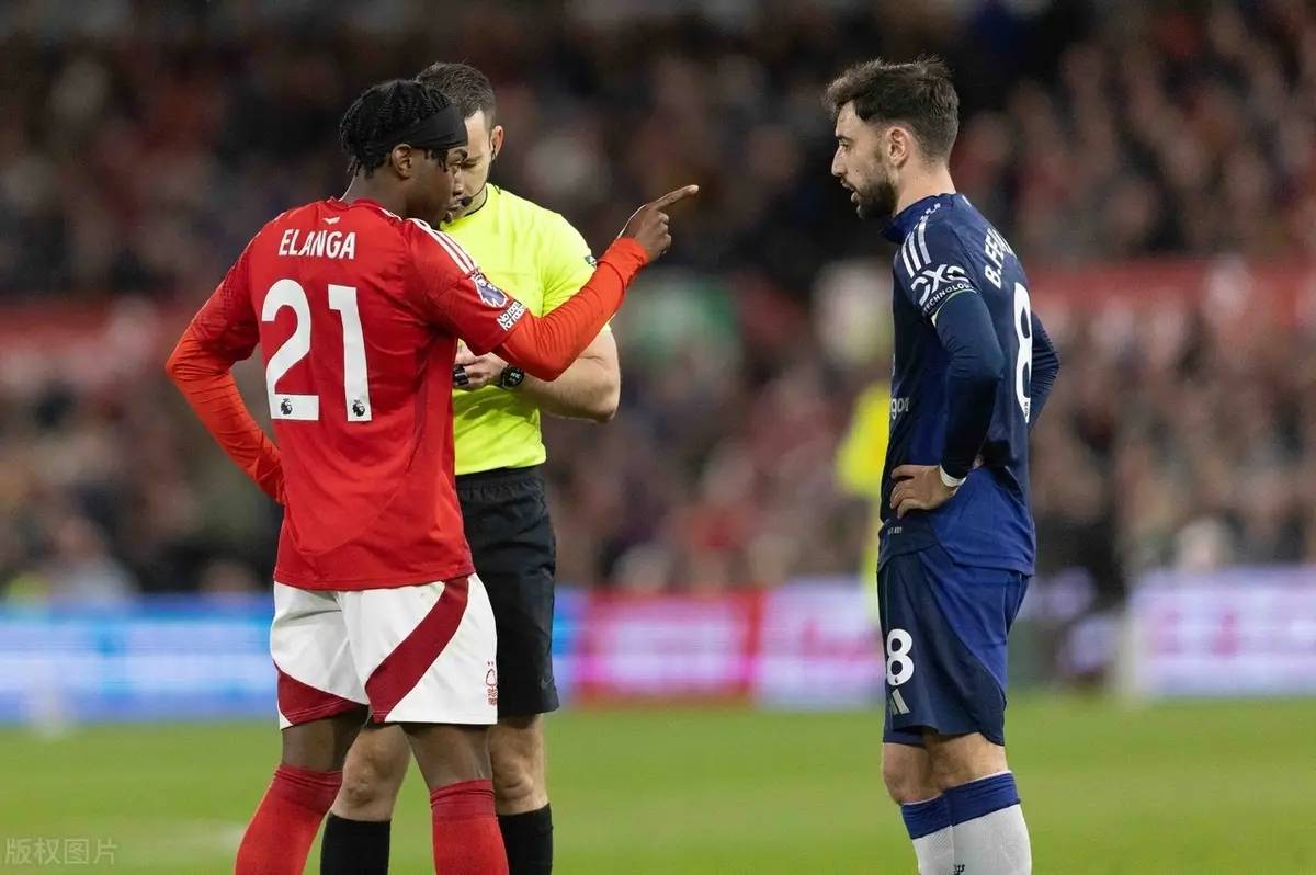  詹姆斯在曼联比赛中势不可挡，连败引发热议！