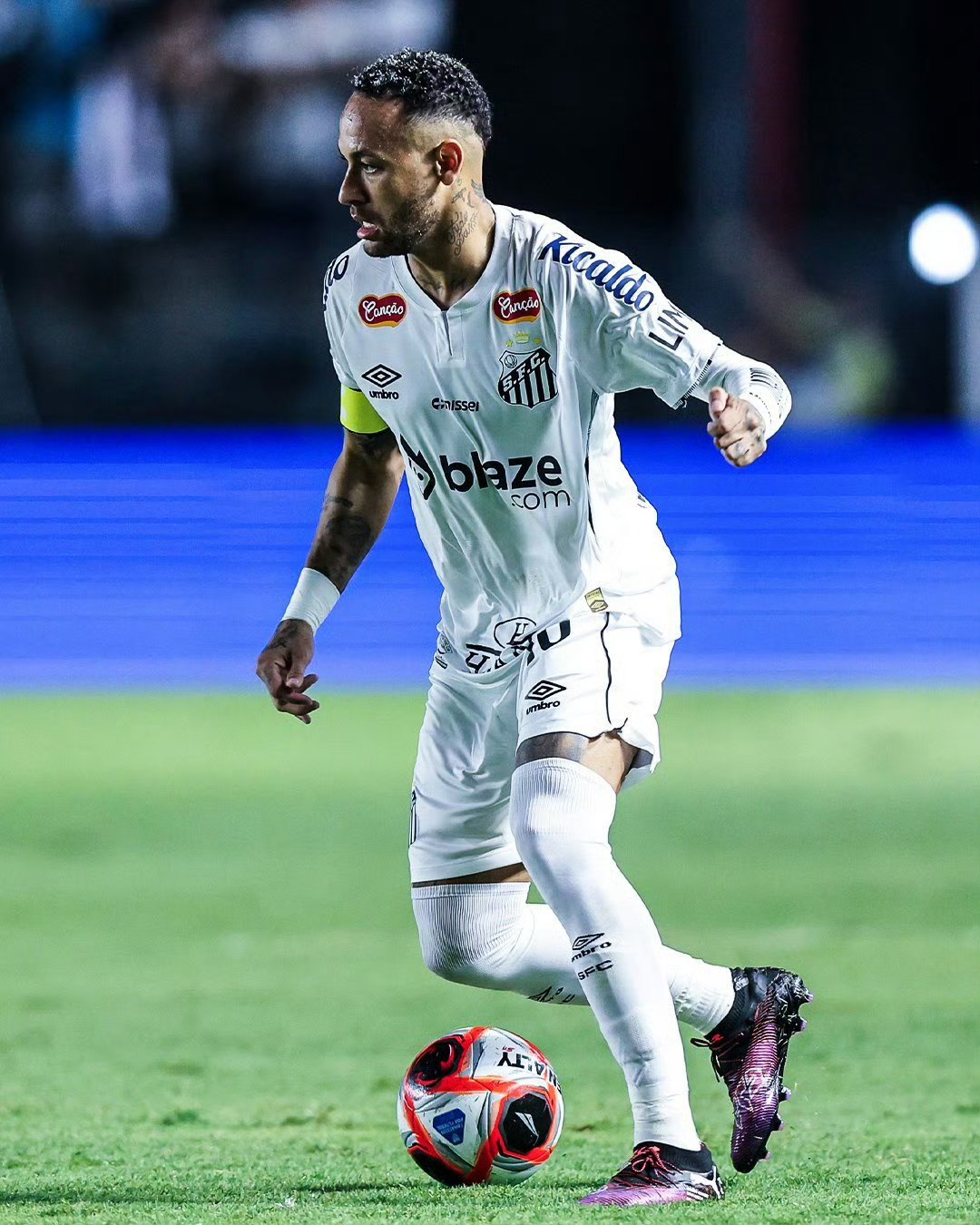  内马尔爆冷击败美国队，精彩发挥引爆全场！