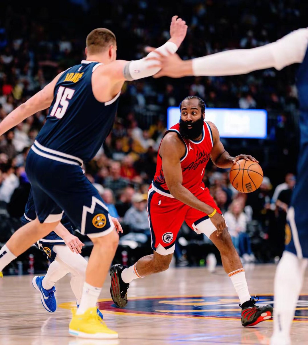  哈登关键节点绝杀，澳大利亚队带队取胜！