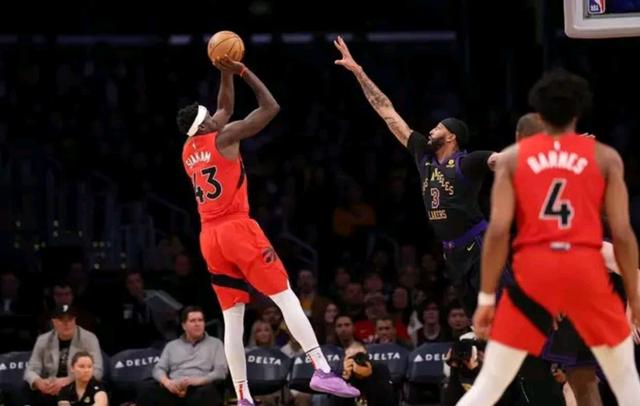  西亚卡姆关键节点比分优势明显，湖人带队取胜！