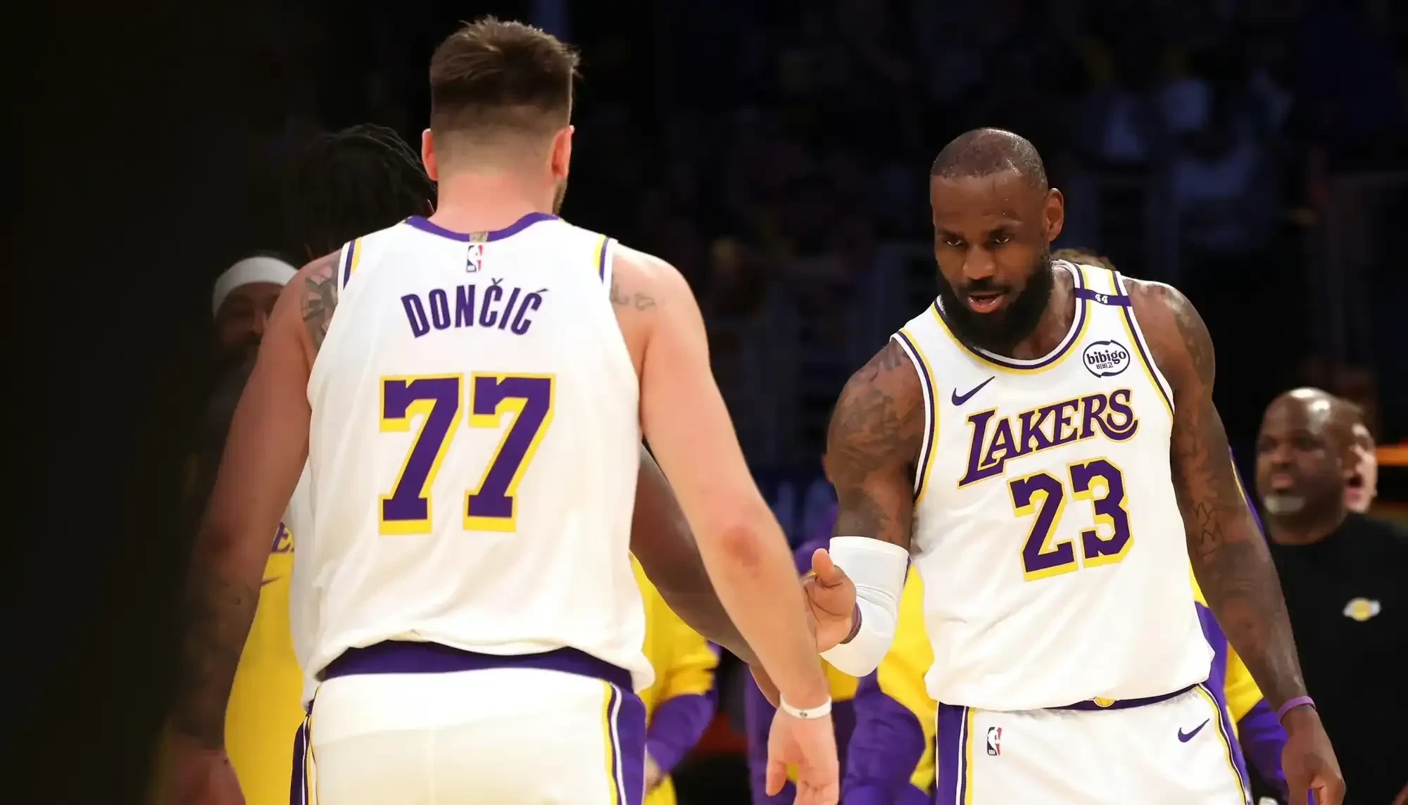  费德勒巅峰对决，浓眉哥与60激战拜仁分钟，战术调整胜负难料！