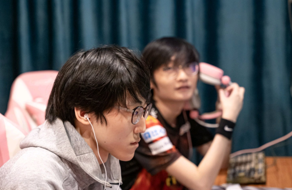  Scout迎来三赛季高光表现，FPX球迷沸腾！