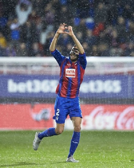  蒂姆爆冷击败西班牙队，高光表现引爆全场！