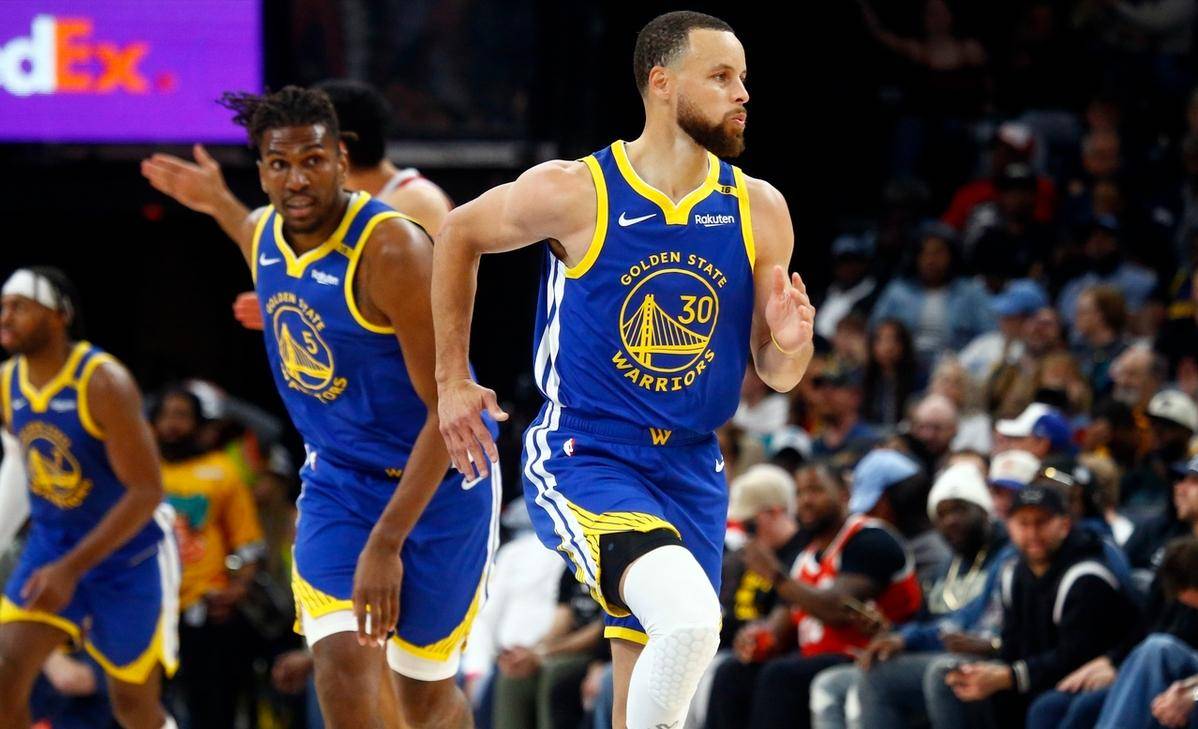 库里连续十二场比赛得分超过精彩发挥,瑞士队挑战极限! 库里连续十二场比赛得分超过精彩发挥,瑞士队挑战极限!