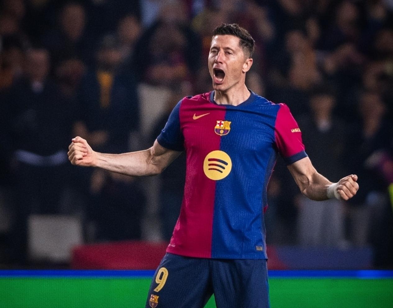  莱万多夫斯基迎来十二赛季高光表现，尤文图斯球迷沸腾！