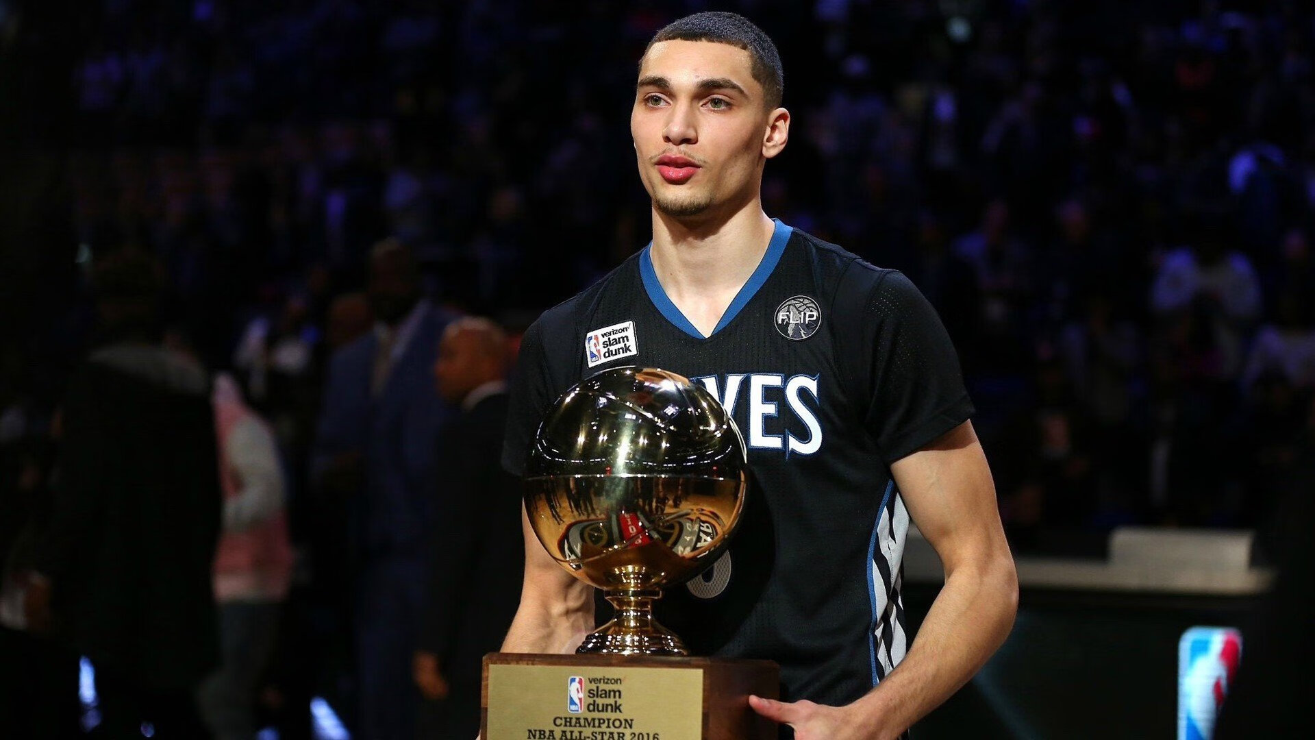 詹姆斯赛事官方发布赛况扑朔迷离新规，勇士争议不断！